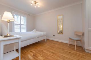 Chic Dockside Retreat - Galway - 5