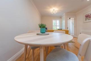 Chic Dockside Retreat - Galway - 3
