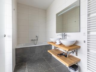 Brand new luxury villa on a small-scale park with its own jetty - Zeewolde - 1
