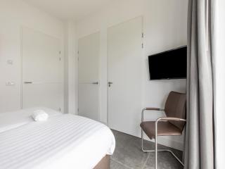 Brand new luxury villa on a small-scale park with its own jetty - Zeewolde - 2