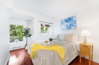 Elegant 3BR Townhouse Luxury Living in the Heart of the City - Vancouver - 0