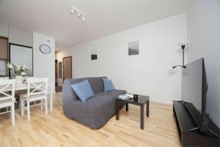 Air Conditioned Apartment in Warsaw with Parking, Balcony and Bathtub by Noclegi Renters - Warsaw - 0