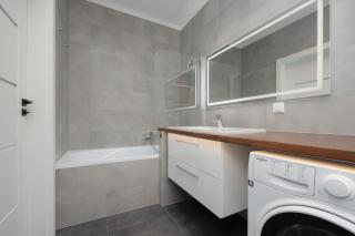 Air Conditioned Apartment in Warsaw with Parking, Balcony and Bathtub by Noclegi Renters - Warsaw - 6