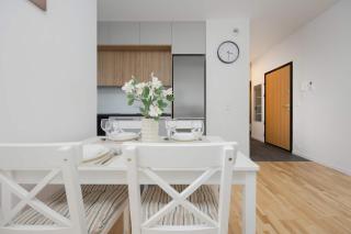 Air Conditioned Apartment in Warsaw with Parking, Balcony and Bathtub by Noclegi Renters - 4