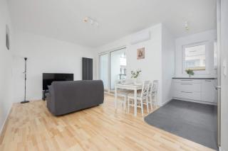 Air Conditioned Apartment in Warsaw with Parking, Balcony and Bathtub by Noclegi Renters - Warsaw - 3