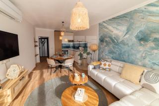 Bohemian 1BR Parking & SeaView - 2