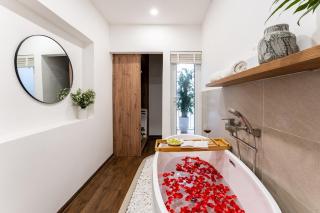 HanoianHearths - FamilyReunion- Projector- Bathtub - Hanoi - 9