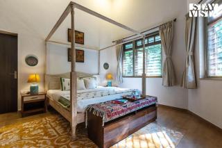 StayVista at Samara - 4BR with Pool & River View - 3