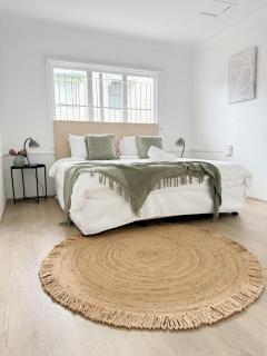 Villa Limone - 2BR - Sleeps 6 - CBD and Free Parking - 1