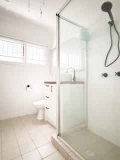 Villa Limone - 2BR - Sleeps 6 - CBD and Free Parking - 3