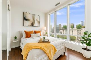 Panoramic 2BR Apartment Elegant and Central - Vancouver - 6