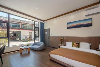 Nebula Retreat Snow Mountain View Bed and Breakfast - 7