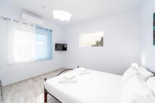 Kamares Calm & Comfort By Greece Apartments - 4