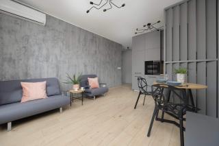 Metro Wola Apartment with Parking & AC next to Warsaw Rising Museum by Noclegi Renters - Warsaw - 3