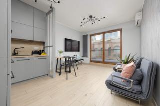 Metro Wola Apartment with Parking & AC next to Warsaw Rising Museum by Noclegi Renters - Warsaw - 6
