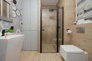 Metro Wola Apartment with Parking & AC next to Warsaw Rising Museum by Noclegi Renters - Warsaw - 5