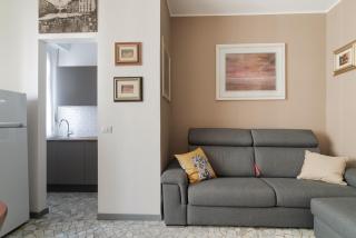 GuestHost - M1 Pasteur Apartment with Balcony - Milan - 1