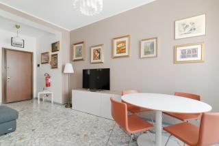 GuestHost - M1 Pasteur Apartment with Balcony - Milan - 4