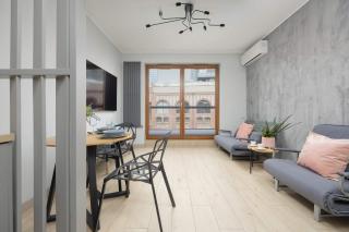 Metro Wola Apartment with Parking & AC next to Warsaw Rising Museum by Noclegi Renters - Warsaw - 0