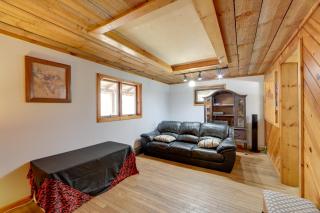 Love Shack Retreat Cabin with Deck and Yard! - 8