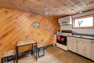 Walk to Hinckley Reservoir Cabin with Deck and Yard! - Remsen - 2