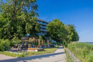 Modern Apartment by the Lake with Parking & Sauna in Zegrze by Noclegi Renters - 4