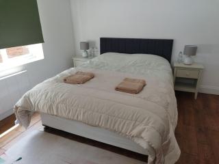 Old School House-2 bedroom-sleeps 6-large garden - Ledbury - 7