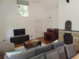 Old School House-2 bedroom-sleeps 6-large garden - Ledbury - 1