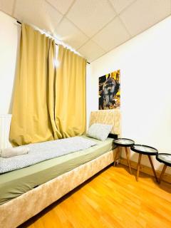 Simple Two Private Rooms with Shared Living Area in Vienna - 4