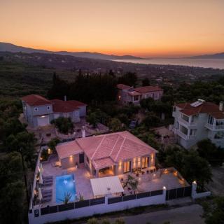 Xenessa Elegant Villa, 4-Bedroom Private Pool Retreat by Villa Mana Gers - Città di Zante - 0