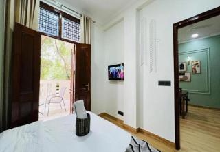 BluO Awesome 1BHK DLF Galleria Market ,Gym TT - Gurgaon - 2
