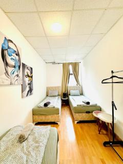Stylish 2BR Shared Apt, Sleeps 6 Direct City Access - Wenen - 9