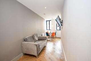 Sleek 2BED Flat in Central Manchester w Security - 4
