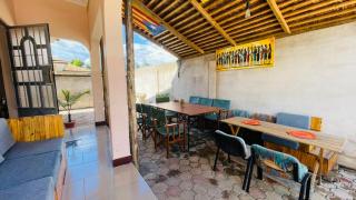 Safari Roots Hostel - - 3