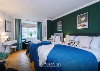 Stylish 4 Bedroom Home in Port Sunlight with 7 Beds Perfect for Business Bookings and Groups - Bebington - 2