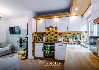 Stylish 4 Bedroom Home in Port Sunlight with 7 Beds Perfect for Business Bookings and Groups - Bebington - 4
