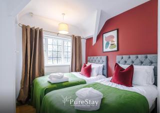 Stylish 4 Bedroom Home in Port Sunlight with 7 Beds Perfect for Business Bookings and Groups - Bebington - 9