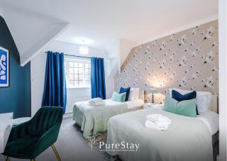 Stylish 4 Bedroom Home in Port Sunlight with 7 Beds Perfect for Business Bookings and Groups - Bebington - 0
