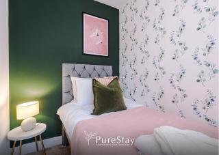 Stylish 4 Bedroom Home in Port Sunlight with 7 Beds Perfect for Business Bookings and Groups - 7