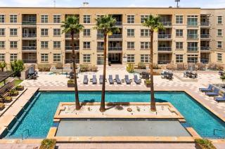 Pet Friendly Stay near Riverwalk with Pool access - San Antonio - 0