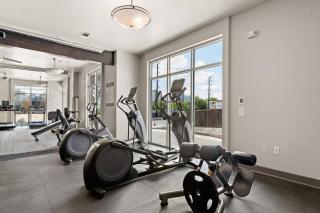 Pet Friendly Stay near Riverwalk with Pool access - San Antonio - 5