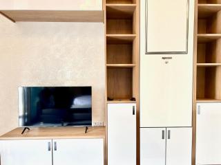 Homes2Retreat - Glamz Haven Stylish Studio with Balcony - 5