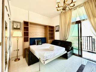 Homes2Retreat - Glamz Haven Stylish Studio with Balcony - 8