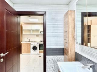 Homes2Retreat - Glamz Haven Stylish Studio with Balcony - 3