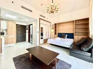 Homes2Retreat - Glamz Haven Stylish Studio with Balcony - 6