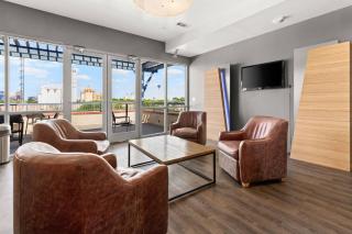 Pet Friendly Stay near Riverwalk with Pool access - San Antonio - 3