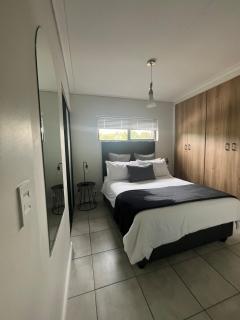 Modern 1BR Near OR Tambo, Wi-Fi, Secure Parking - Boksburg - 7