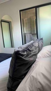 Modern 1BR Near OR Tambo, Wi-Fi, Secure Parking - Boksburg - 3