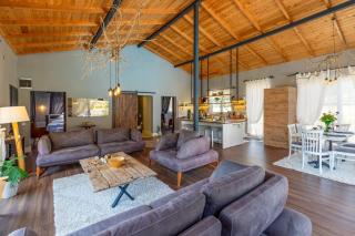 Spacious Villa with Pool & Veranda, Nature Retreat - Kaş - 0