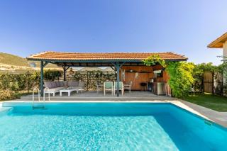 Spacious Villa with Pool & Veranda, Nature Retreat - Kaş - 8